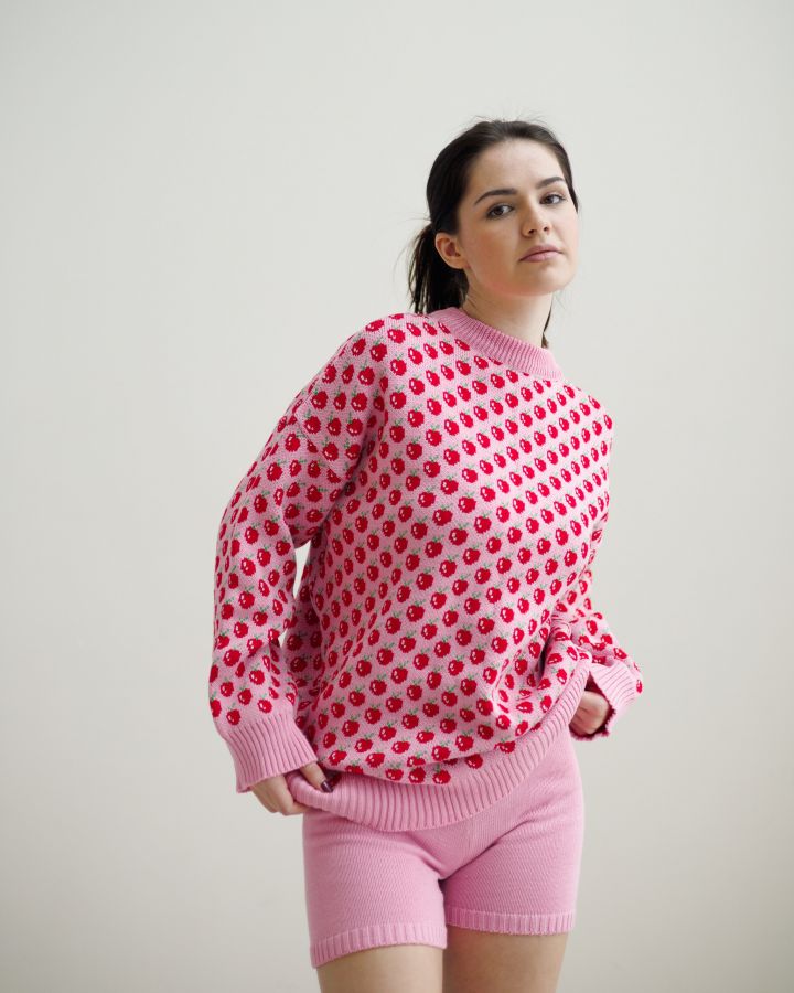 Свитер с вишенками