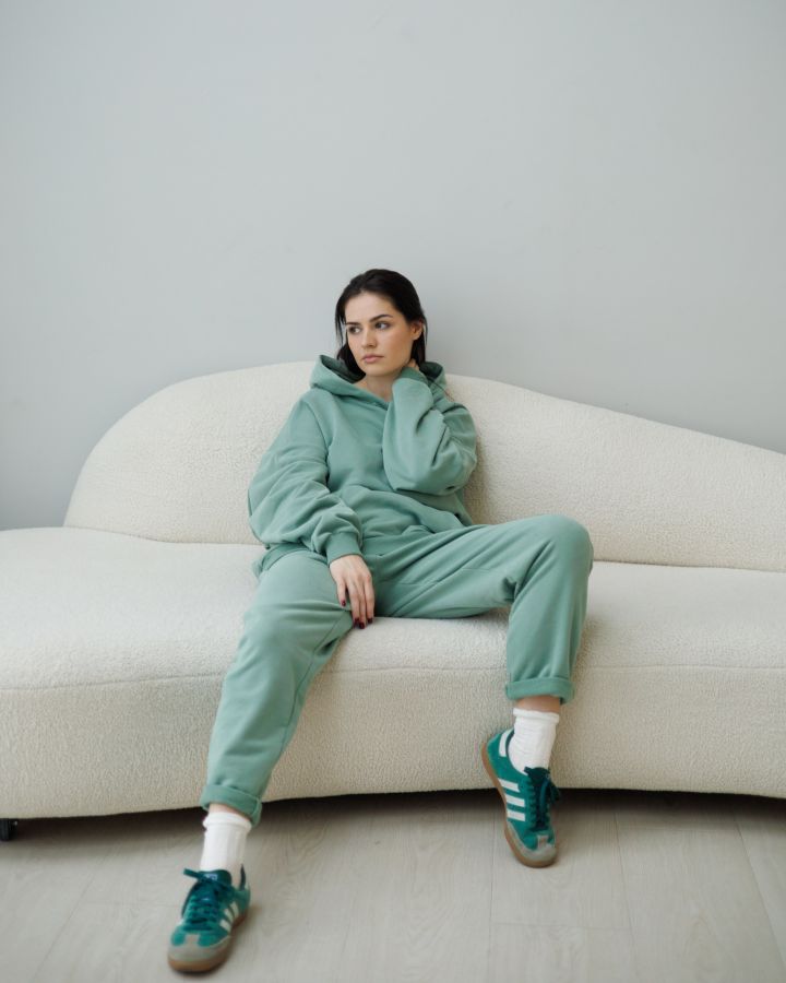 Брюки с защипами полынь