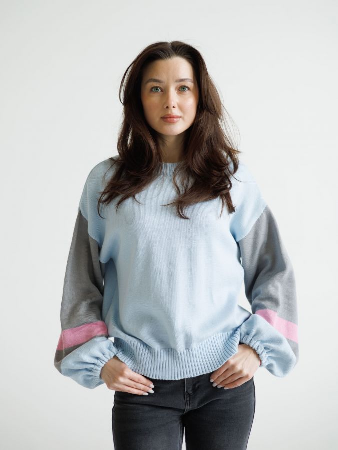 Свитер голубой с полосками на рукавах