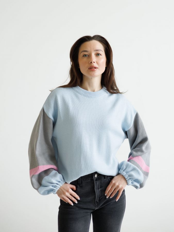 Свитер голубой с полосками на рукавах