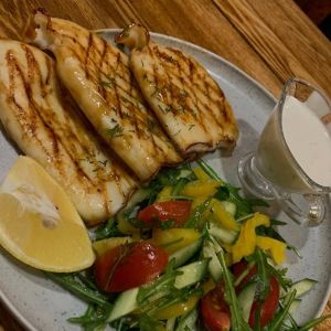 Кальмар со свежими овощами  300г