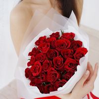 Розы красные 40 см в оформлении (от 15шт.)