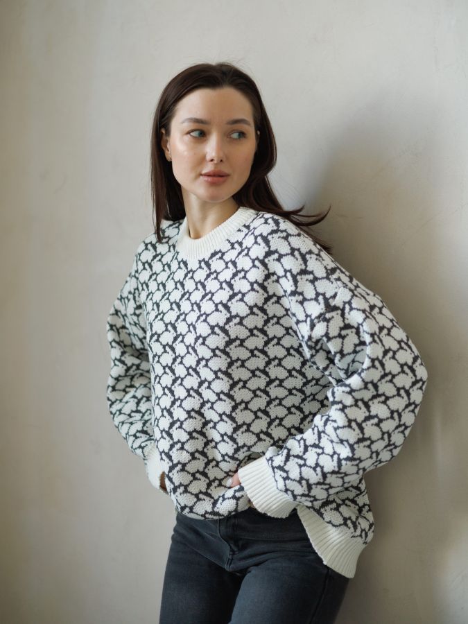 Свитер с кроликами