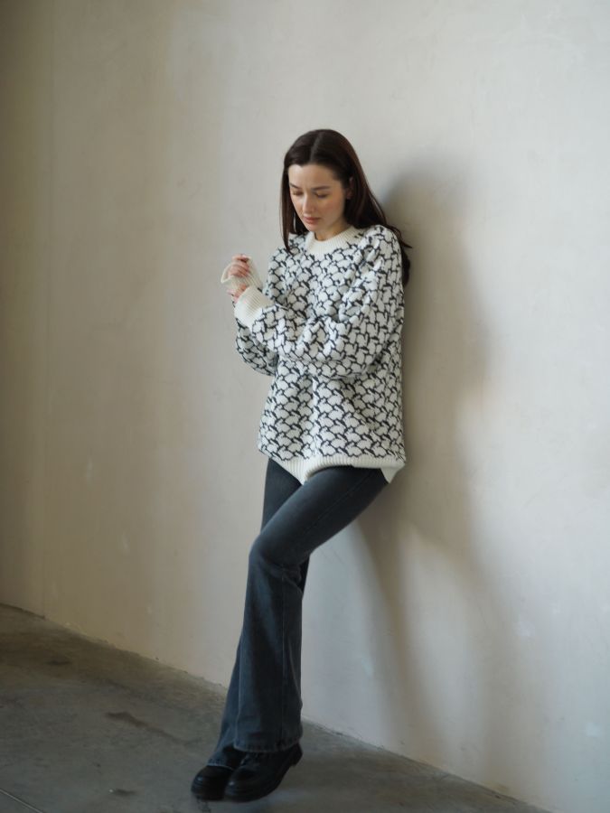 Свитер с кроликами