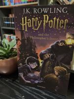 Harry Potter and the philosopher's stone с подписями Роулинг, Дэниела Рэдклиффа, Эммы Уотсон и других