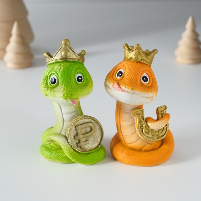Фигурка полистоун «Змейка в короне с подковой/монеткой», 5?4?8.5 см, МИКС