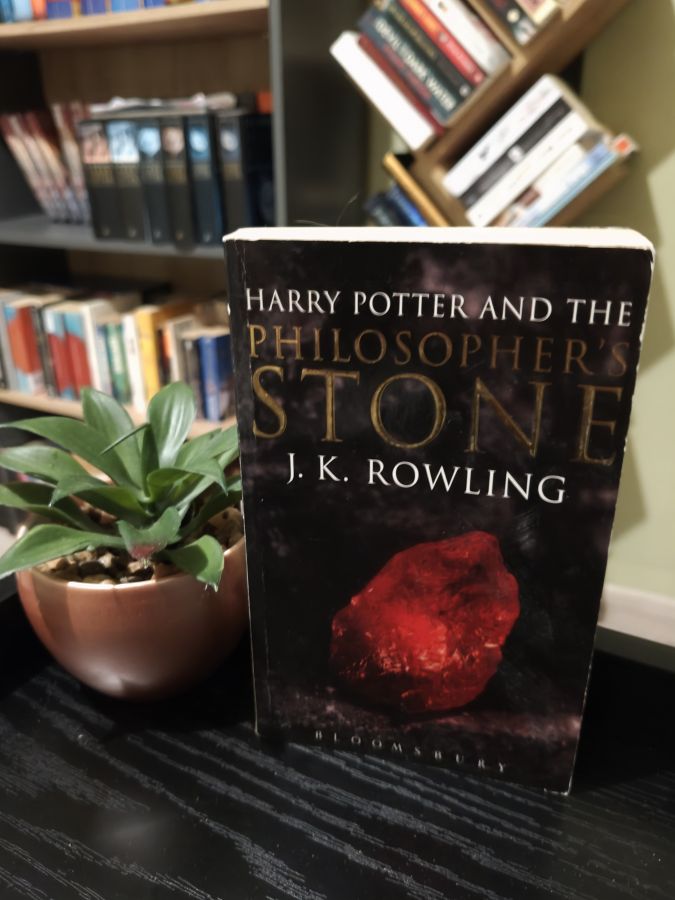❗ЦЕНА ДНЯ Harry Potter and the philosopher's stone черное взрослое тираж 18