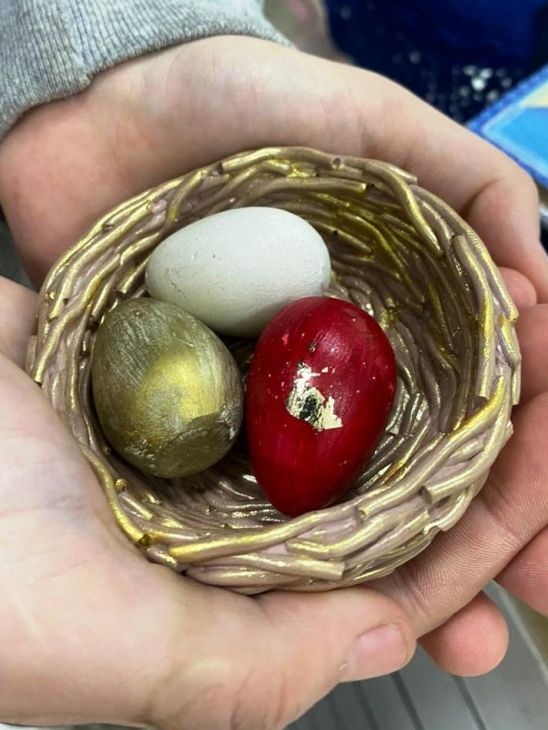 Гипсовая фигурка "Гнездо с 3 яичками" цветное