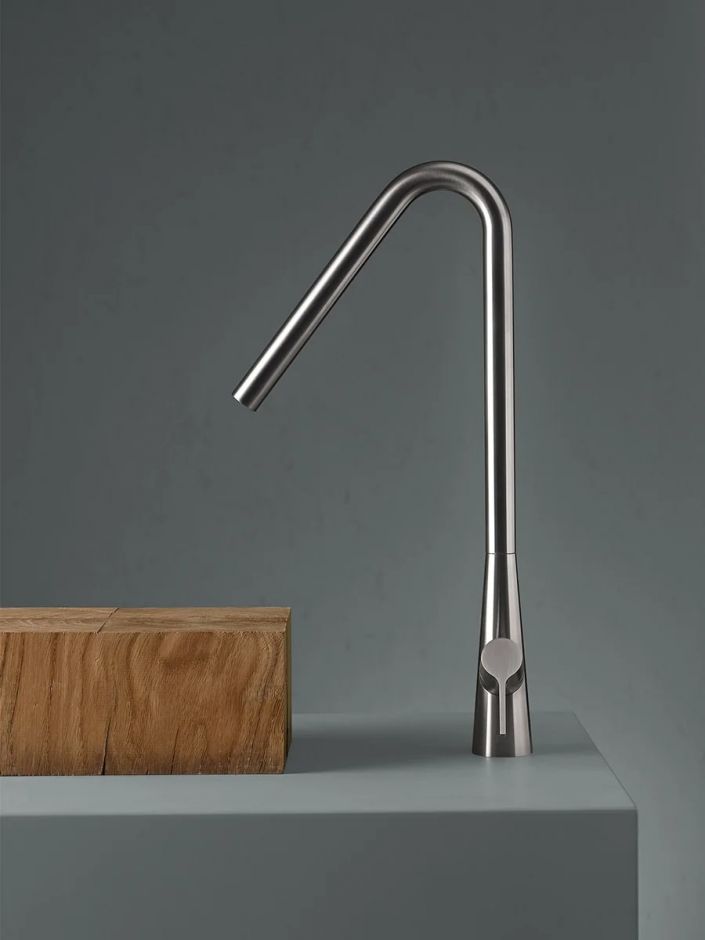 Смеситель для кухонной мойки Quadro design Kitchen Inox 360.1 AS с поворотным изливом ФОТО