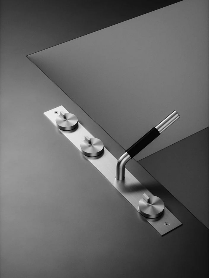 Смеситель встраиваемый в борт ванны Quadro design Q 18 99R с душем без излива ФОТО