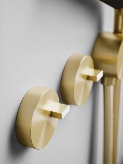 Смеситель для ванны и душа Quadro design FFQT 18 69 с изливом схема 5