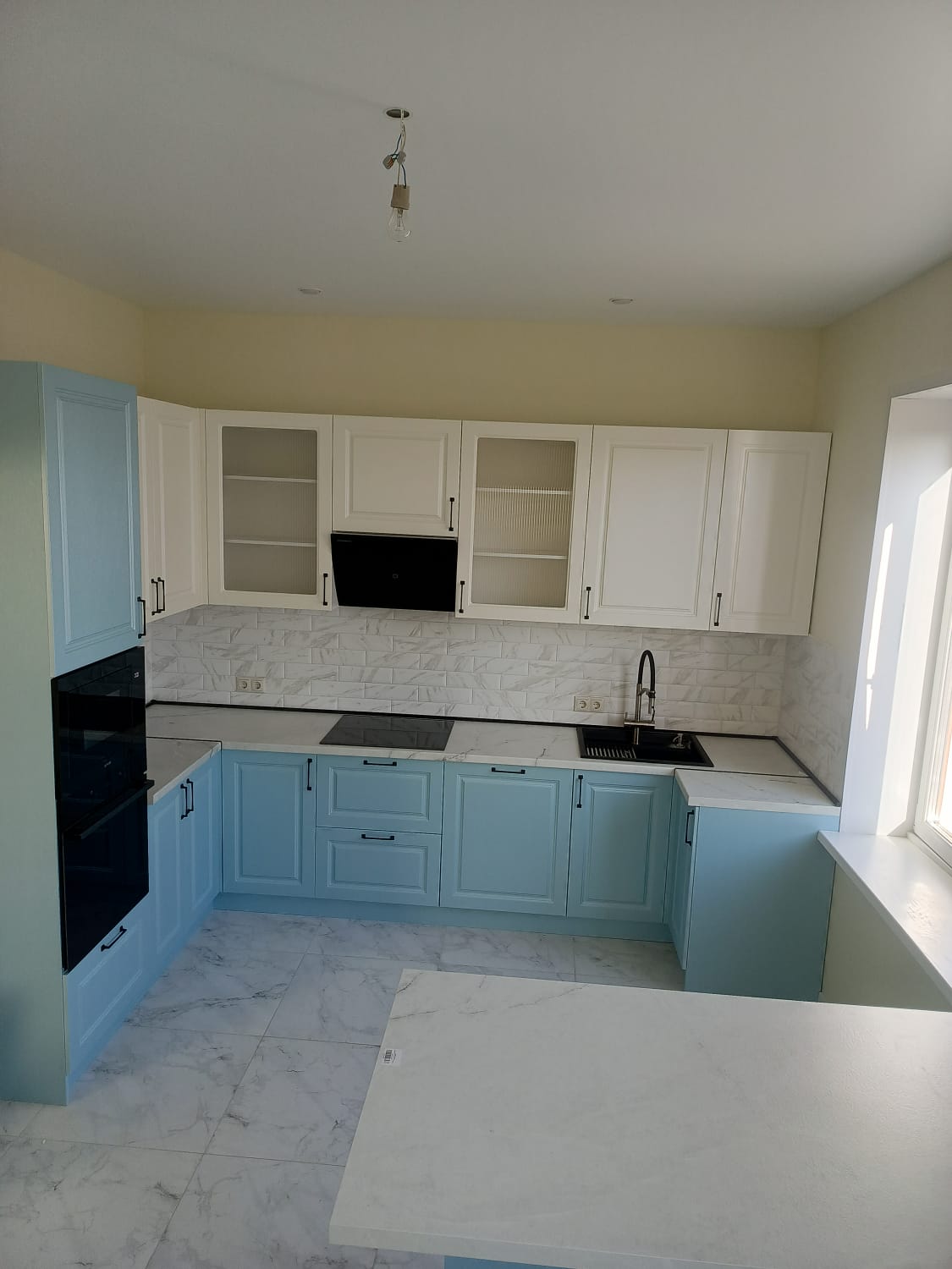 кухонный гарнитур с островом