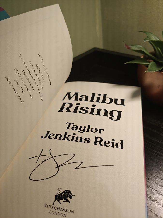 [подписана автором] Malibu Rising by Taylor Jenkins Reid