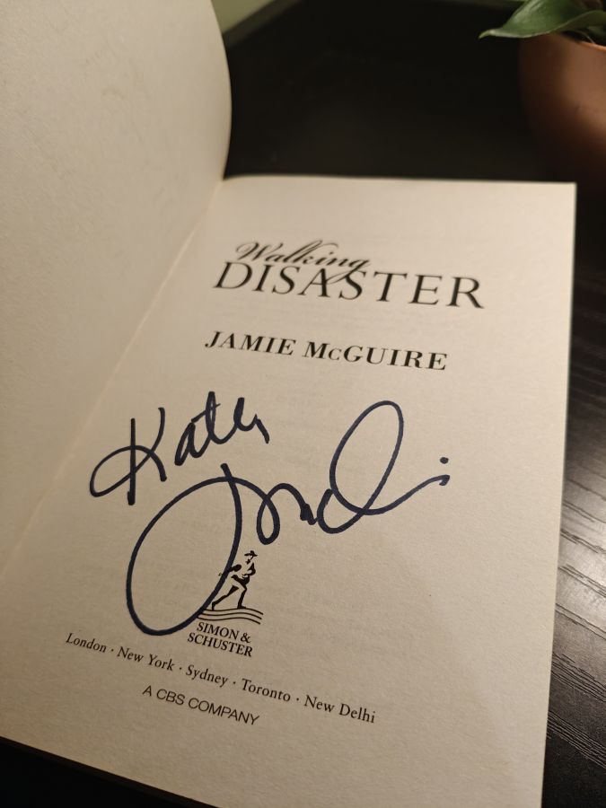 [подписана автором] Walking disaster by Jamie McGuire