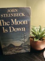 The moon is down by John Steinbeck 1942 первое издание/тираж