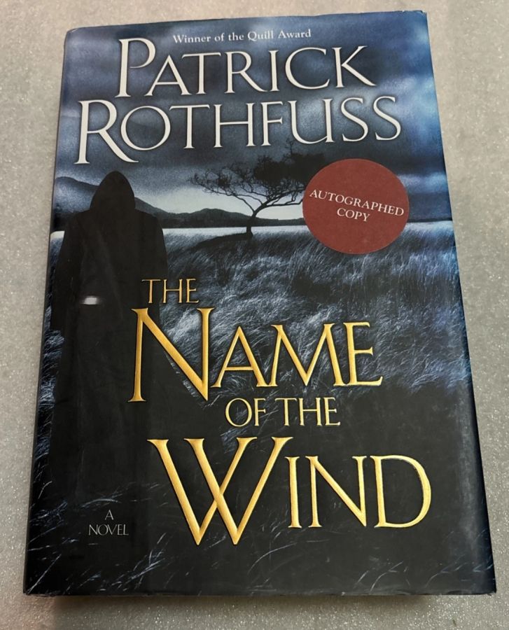 [подписана автором] The name of the wind by Patrick Rothfuss / Имя ветра