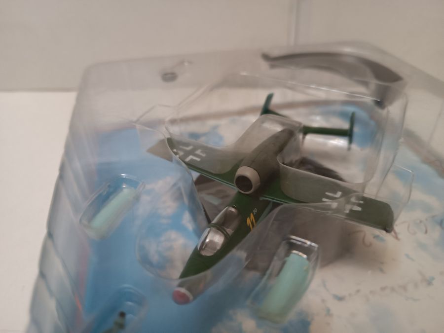 Heinkel He162 Salamander  (IXO-ALTAYA) в масштабе 1/72