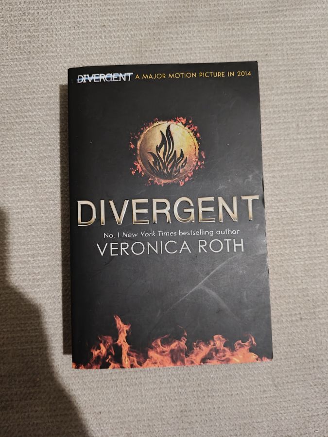 Divergent by Veronica Roth
