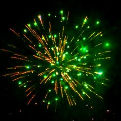 Фейерверк РК7034 Русские каникулы (0,7" х 100) Фейерверк РК7034 Русские каникулы (0,7" х 100)