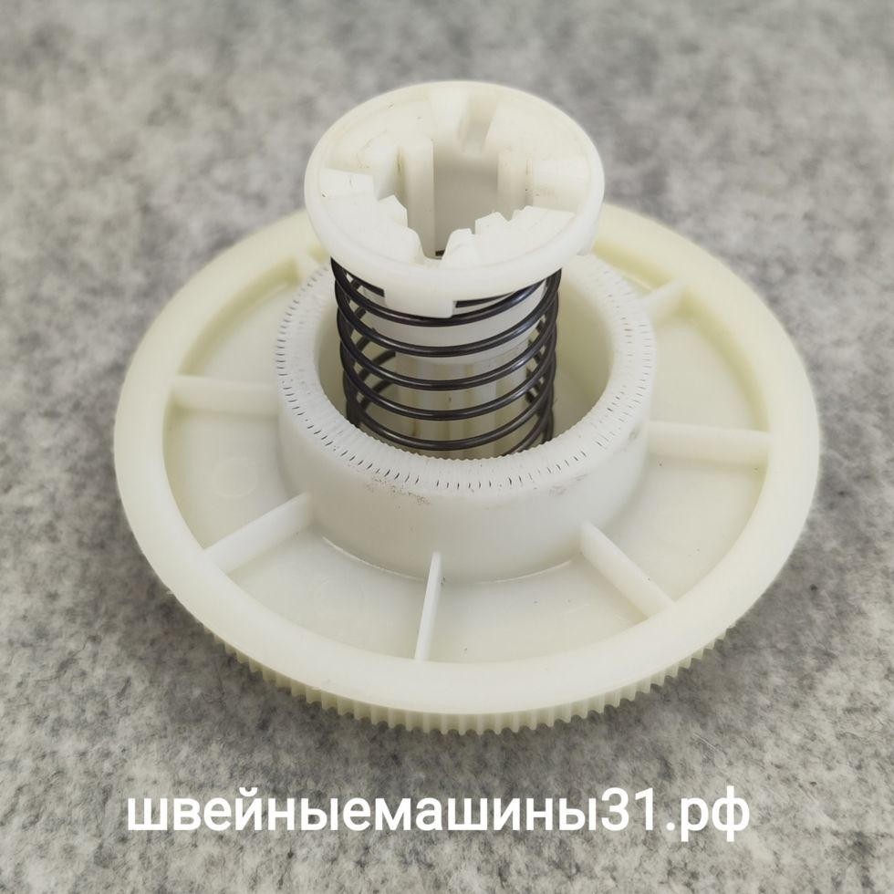 Колесо зубчатое с пружиной и втулкой Brother NX 600 и др. Количество зубьев 131; диаметр отверстия под вал 8 мм; диаметр 86,5 мм (уценка - изменение цвета пластика).      Цена 650 руб.