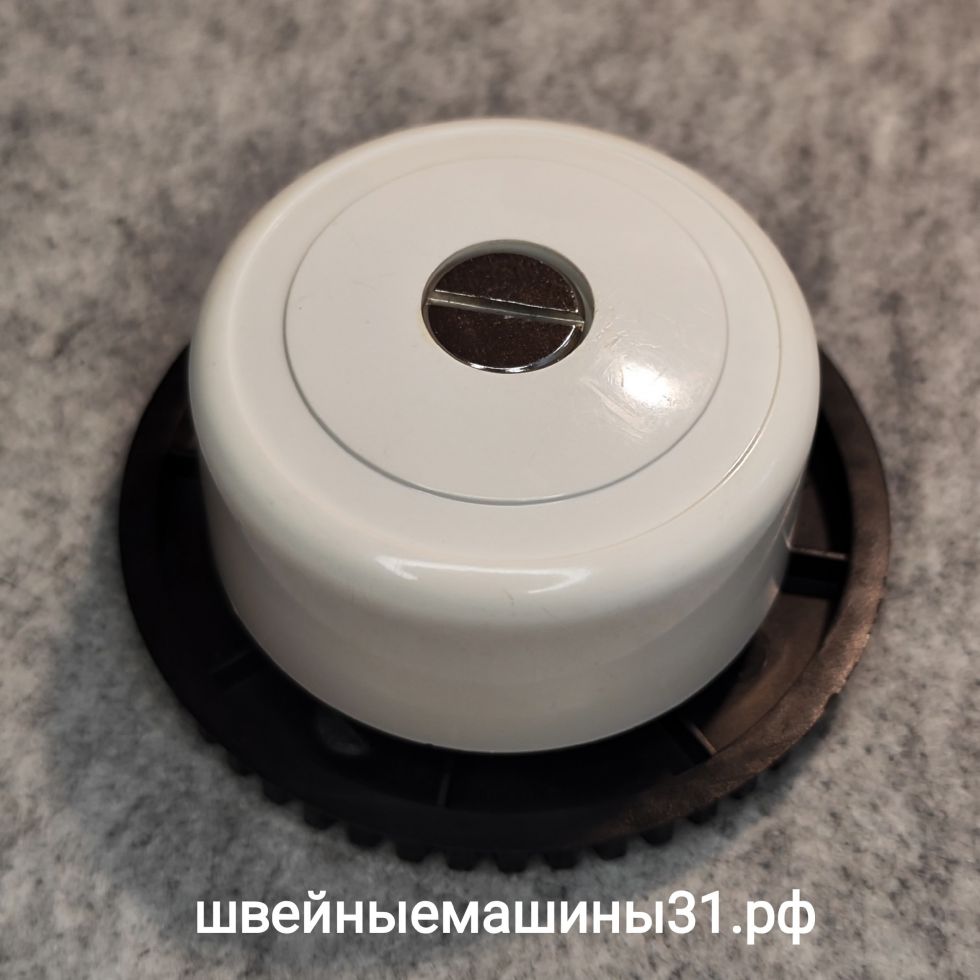 Маховое колесо Juki 35z (уценка - царапины). Количество зубьев 48; диаметр отверстия под вал 13 мм; диаметр зубчатой части 76,8 мм; высота общая 39,5 мм.    цена 500 руб.