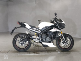 TRIUMPH STREET TRIPLE RS