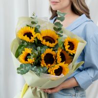 Сборный букет с подсолнухами