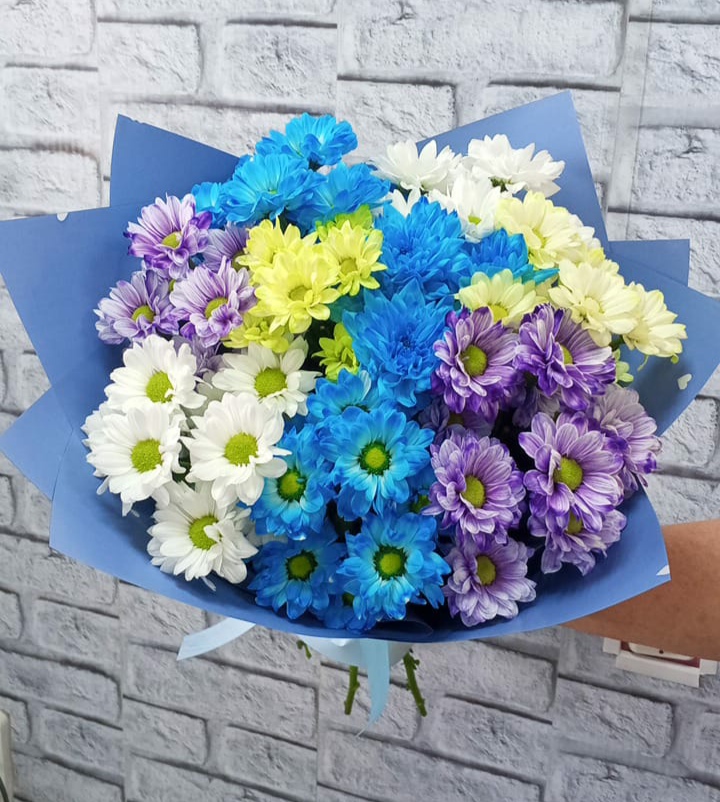 Яркий букет с хризантемами