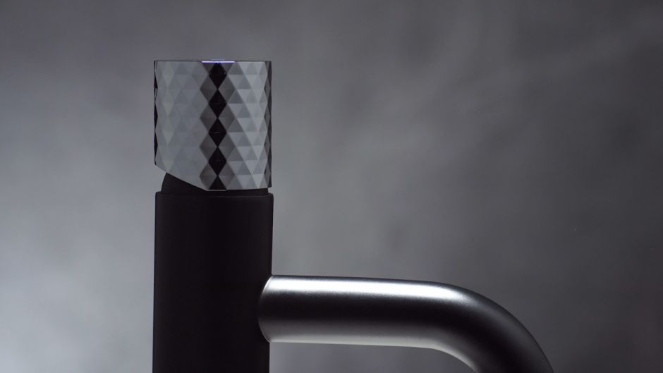 Золотой смеситель на горизонтальную поверхность для раковины Boheme Stick 122 ФОТО