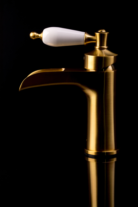 Однорычажный смеситель на горизонтальную поверхность для раковины Boheme Vogue 201 ФОТО