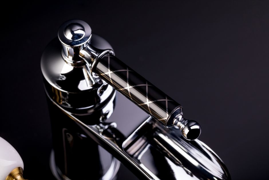 Однорычажный смеситель на горизонтальную поверхность для раковины Boheme Vogue 211 ФОТО