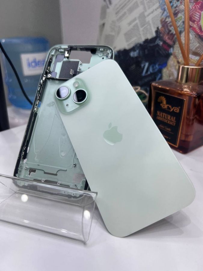 Apple iPhone корпус 15 сборе со шлейфами, стеклом камеры оригинал с разбора (снятый) идеал зеленый