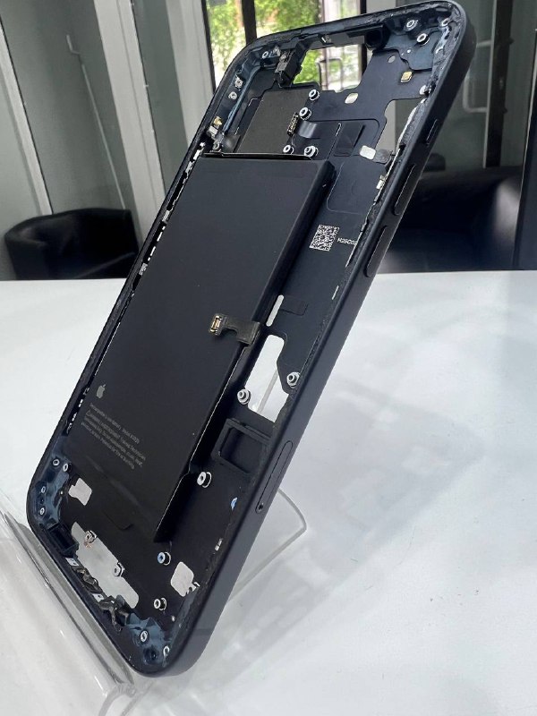 Apple iPhone рамка 15 Plus сборе со шлейфами, аккумулятором оригинал с разбора (снятый) царапины черный