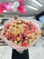 Огромный букет из кустовых роз 50-60 см