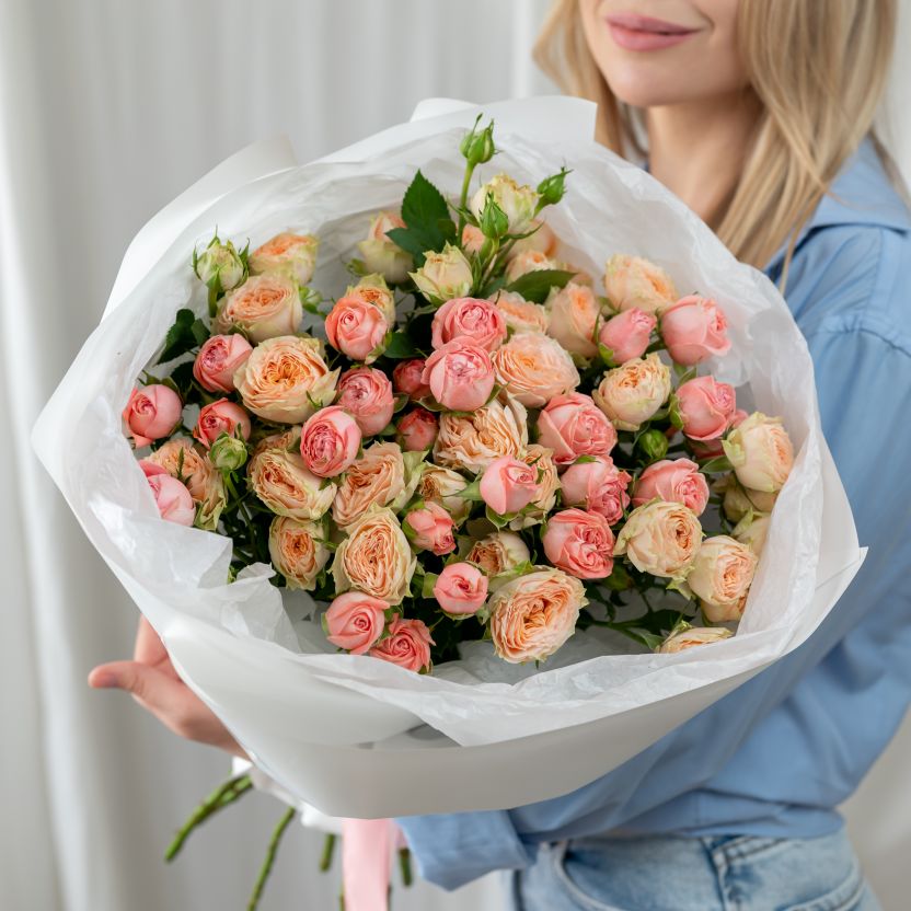 Кустовые розы нежный микс (Кения)