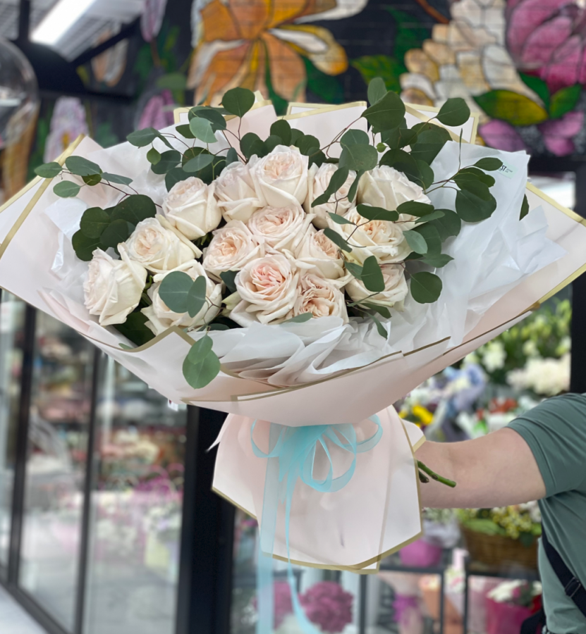 Букет из 15 нежных роз white ohara