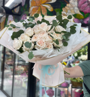 Букет из 15 нежных роз white ohara