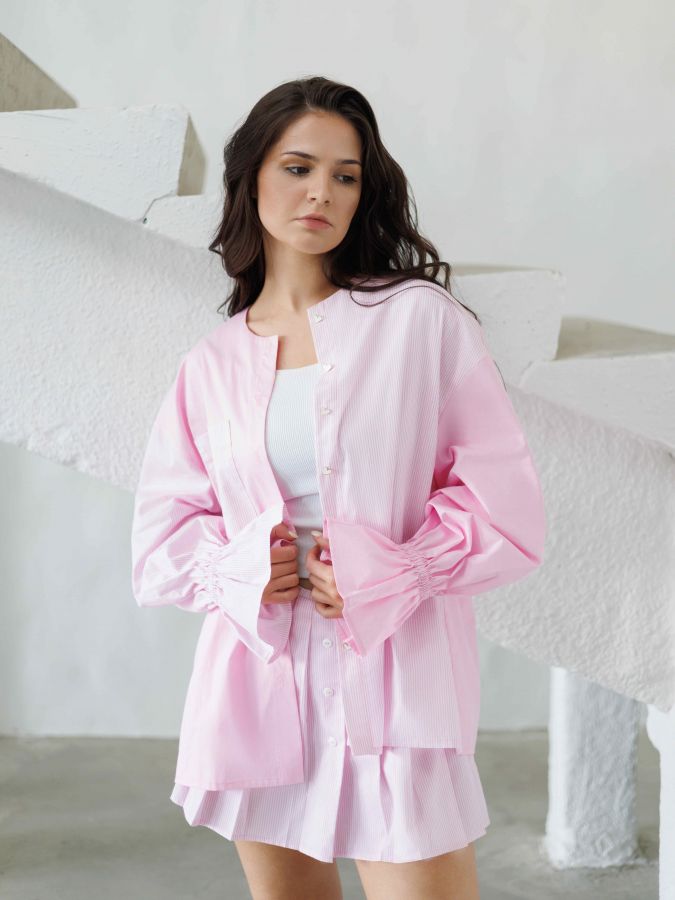 Рубашка розовая в полоску без воротника