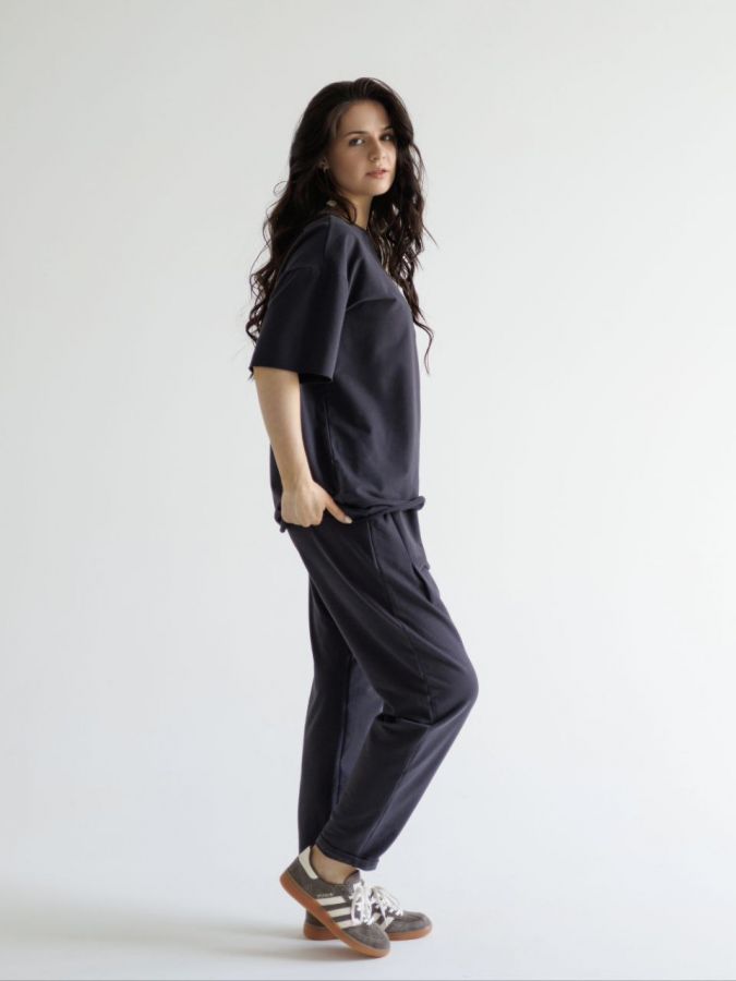 Брюки с защипами графит