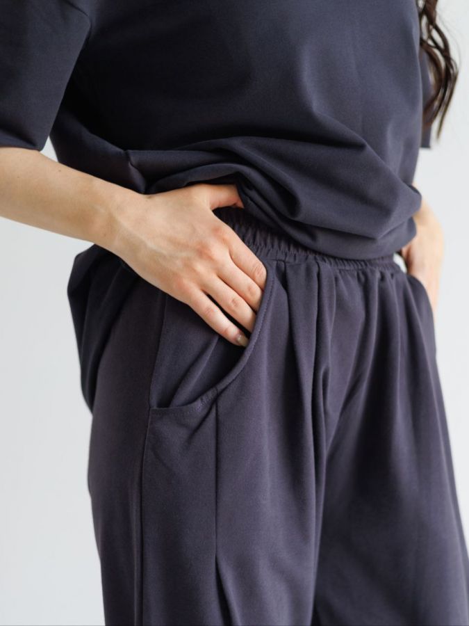 Брюки с защипами графит