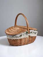 Плетёная корзина-лукошко, ткань внутри, 2е крышки, 33?25 см, Н 17/13 см, Н с ручкой 30 см, дно 23?16 см 1