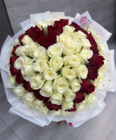Букет в форме сердца из 85 кенийских роз 40 см