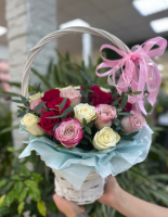 Корзина из 25 кенийских роз 40 см
