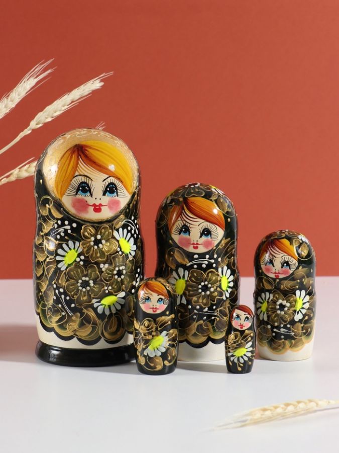 Матрёшка дерево «Марфа», чёрный платок, 5-кукольная, 19 см