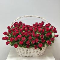 101 роза Кения в корзине