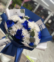 Букет из розы  Star Blue и хризантемы