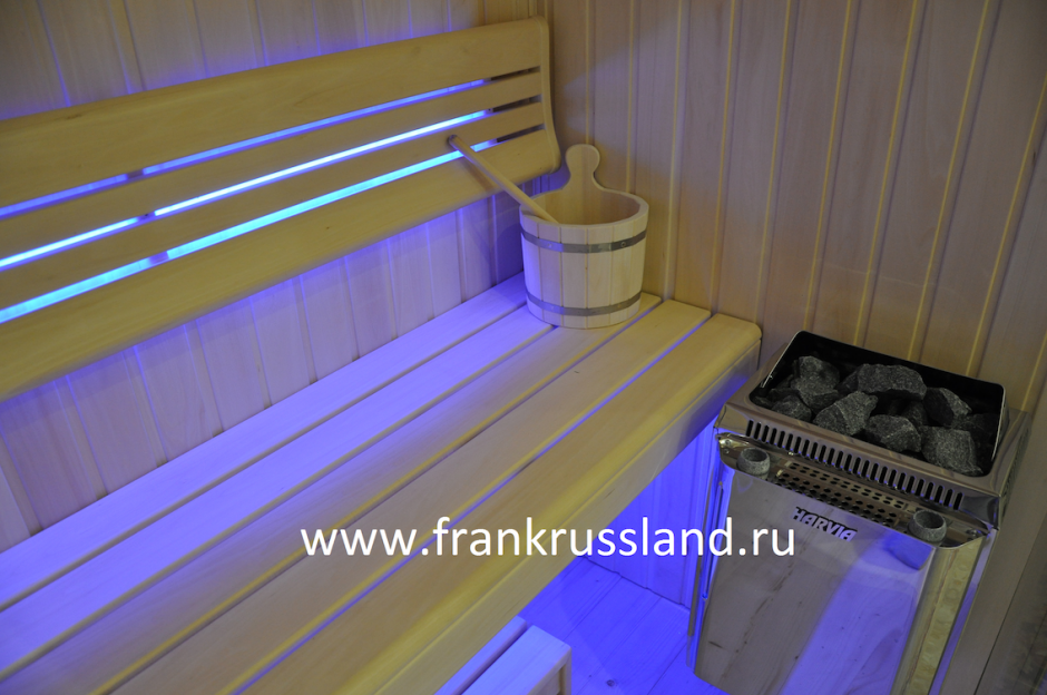 Финская сауна Frank  F819 Кедр 2400x1400x2100mm ФОТО