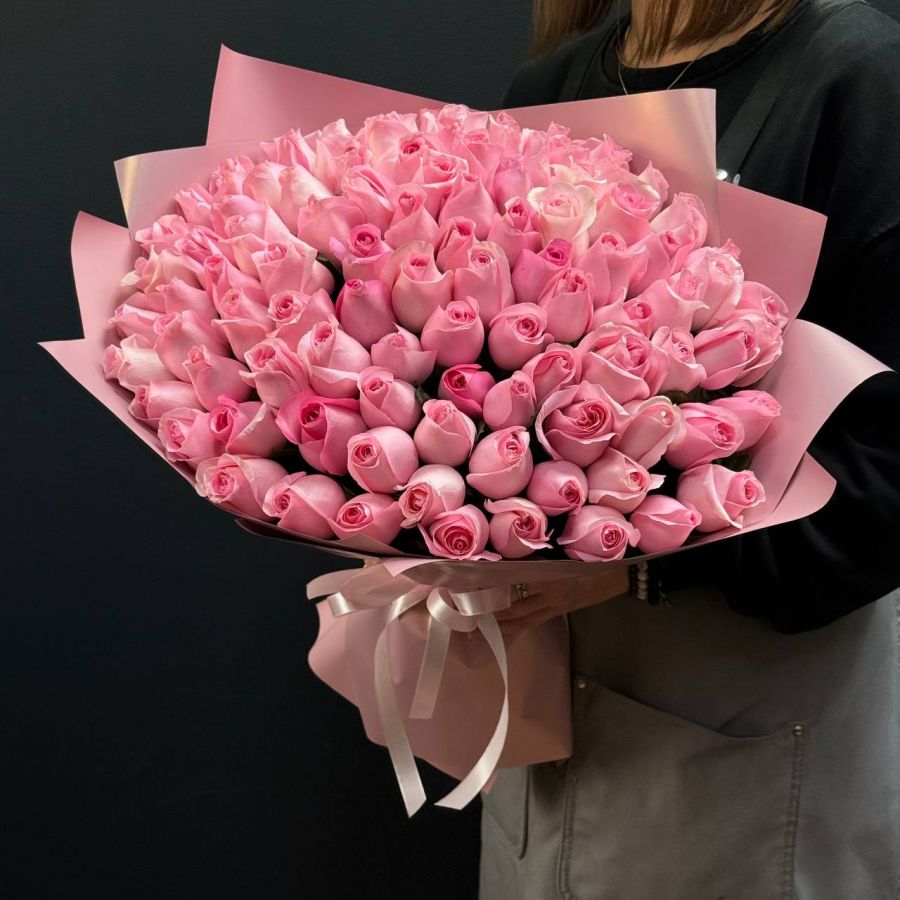 Розовые розы