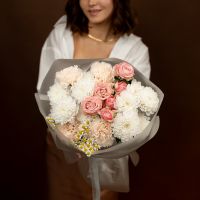 Сборный букет с хризантемой