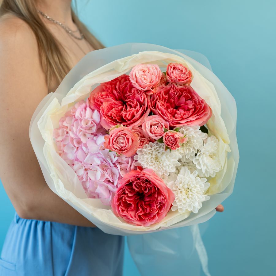 Сборный с букет с пионовидными розами